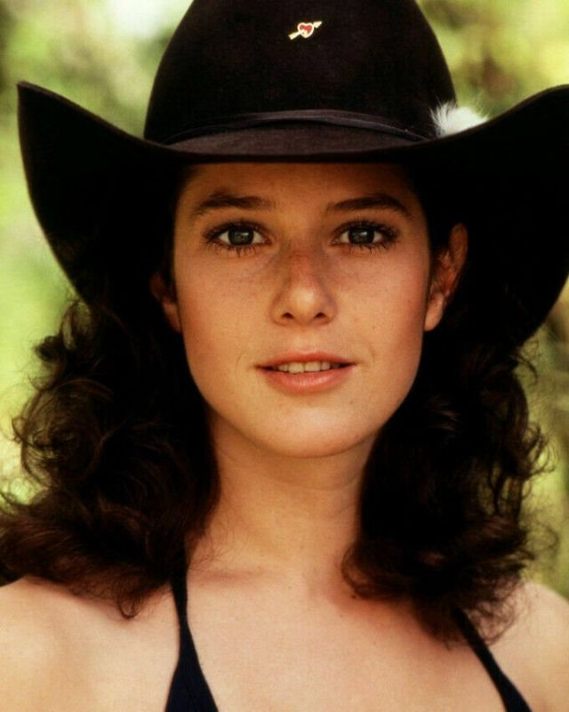 Biography, Life, Career, and Present of Debra Winger