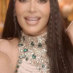 Kim Kardashian’s Grand Indian Debut: The Diamond Mishap That Stole the Show at the Ambani Wedding Kim Kardashian’s Grand Indian Debut: The Diamond Mishap That Stole the Show at the Ambani Wedding