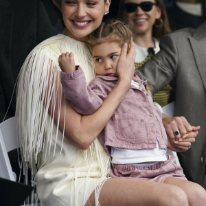 Gal Gadot Sparks Debate After Kissing Her Daughter on the Lips—Fans Are Divided Gal Gadot Sparks Debate After Kissing Her Daughter on the Lips—Fans Are Divided