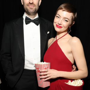 “This Will Be Iconic,” Internet Divided Over Emma Stone’s Extraordinary Popcorn Outfit