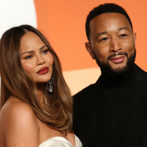 Chrissy Teigen’s Powerful Response to People That Accused Her of Having “Too Much Filler”