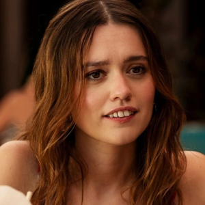 Aimee Lou Wood’s Natural Smile Sparks Debate: Embracing Authentic Beauty in Hollywood Aimee Lou Wood’s Natural Smile Sparks Debate: Embracing Authentic Beauty in Hollywood