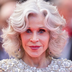 Jane Fonda, 87, Shines at Cannes and Sparks Conversation with Her Ageless Look Jane Fonda, 87, Shines at Cannes and Sparks Conversation with Her Ageless Look