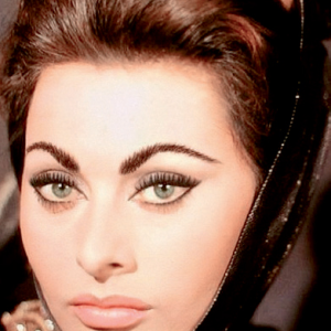Sophia Loren at 90: How a War-Torn Girl Became a Global Icon of Beauty and Bravery