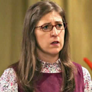 Mayim Bialik’s Journey from Quirky Charm to Red-Carpet Elegance